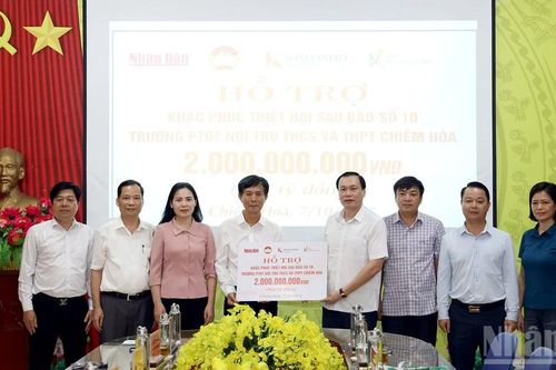 Hỗ trợ 2 tỷ đồng giúp Trường PTDT nội trú THCS và THPT Chiêm Hóa khắc phục hậu quả bão số 10