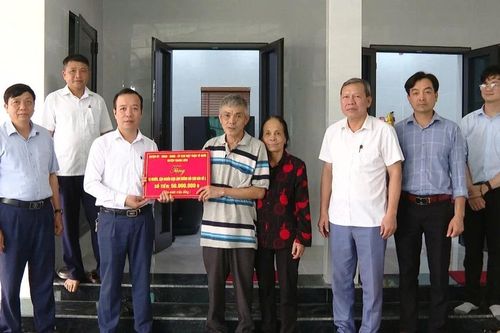 Ninh Bình huy động sức mạnh tổng hợp xóa nhà tạm, nhà dột nát