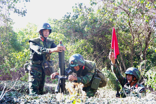 Quân khu 9: Diễn tập chiến thuật đề mục: 'Tiểu đoàn bộ binh được tăng hỏa lực của Trung đoàn phòng ngự bờ biển có bắn đạn hơi'