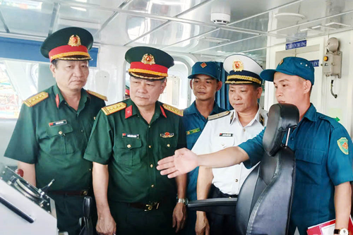 Bộ Tham mưu Quân chủng Hải quân kiểm tra công tác huấn luyện Hải đội Dân quân thường trực
