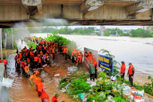 Hà Nội và các địa phương huy động tổng lực khắc phục mưa lũ và ngập úng