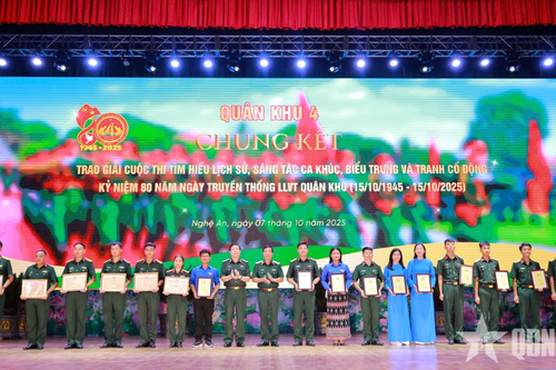 Trao giải các cuộc thi hướng về kỷ niệm Ngày truyền thống Lực lượng vũ trang Quân khu 4