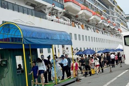 Đà Nẵng đón chuyến tàu biển với gần 2.500 khách Trung Quốc cập cảng Tiên Sa