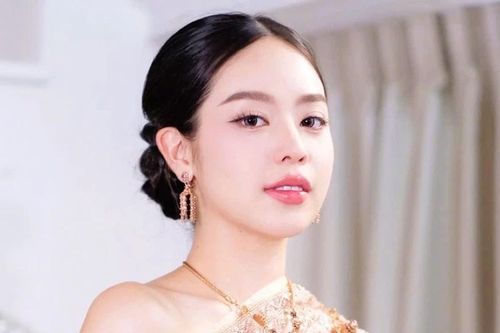 Hoa hậu Thanh Thủy khoe sắc ở Thái Lan, tạo nên khoảnh khắc dí dỏm thu hút 'triệu view'
