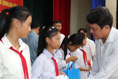 TPHCM dành 15 tỷ đồng hỗ trợ người dân Hà Tĩnh, Quảng Trị khắc phục hậu quả bão số 10