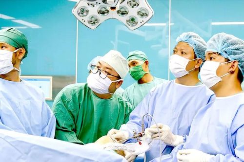 Đầu tư cơ sở cho bệnh viện tuyến cuối: Bớt quá tải, giảm chi phí khám chữa bệnh