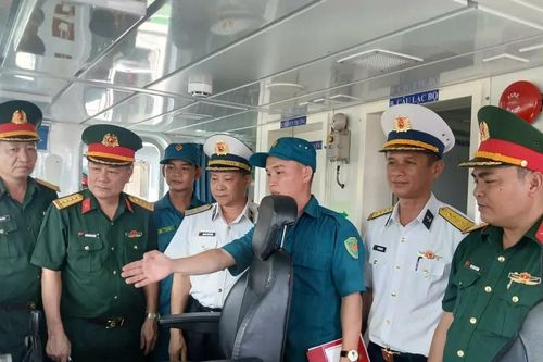 Bộ Tham mưu Quân chủng Hải quân kiểm tra công tác huấn luyện Hải đội dân quân thường trực