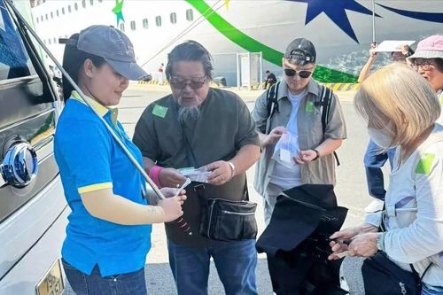 Tàu Star Voyager đưa gần 1.000 du khách đến Khánh Hòa
