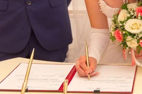 Kết hôn vì sợ muộn, liệu có mang lại hạnh phúc?
