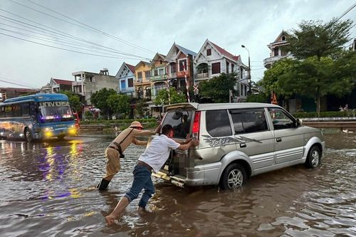 Bão số 11 Matmo gây mưa lớn, nhiều nơi ở Bắc Ninh ngập nặng