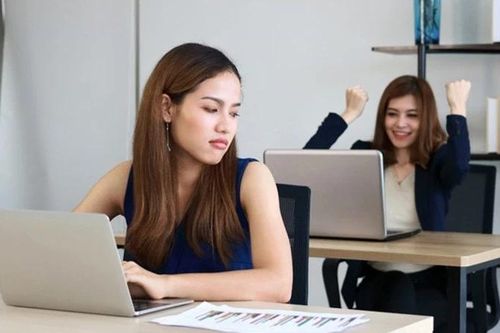 Người EQ thấp dễ đối mặt 7 rủi ro, khó thành công