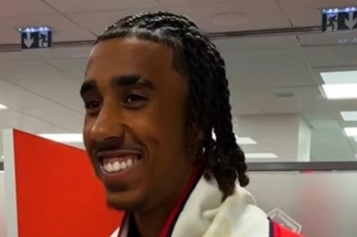 Trung vệ Man Utd Leny Yoro trở về tạm biệt đội bóng cũ Lille