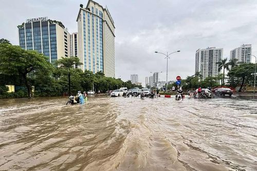 Hạ tầng thoát nước Hà Nội không còn phù hợp với 'trận mưa rào thông thường'