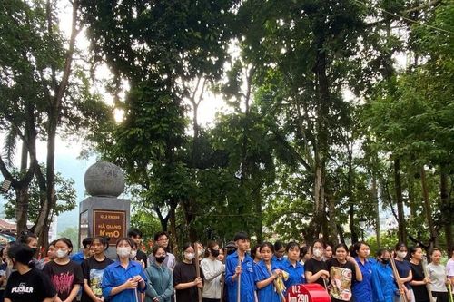 Đoàn viên, thanh niên chung tay giúp người dân vượt qua khó khăn sau mưa bão