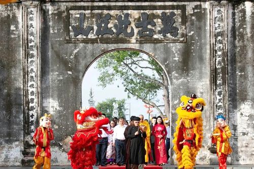 Tạm dừng đêm khai mạc Lễ hội mùa thu Côn Sơn - Kiếp Bạc