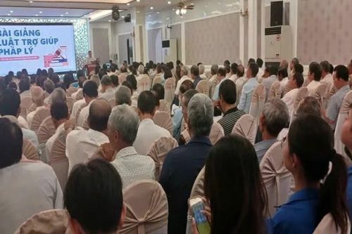 Hàng trăm đại biểu được tập huấn kiến thức về trợ giúp pháp lý