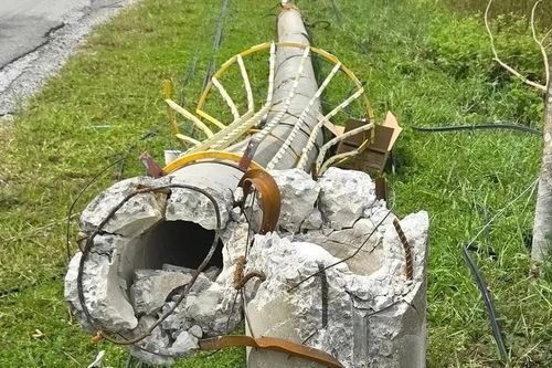 Xôn xao hàng loạt cột điện chiếu sáng gãy đổ để lộ lõi thép chữ V ở Hà Tĩnh