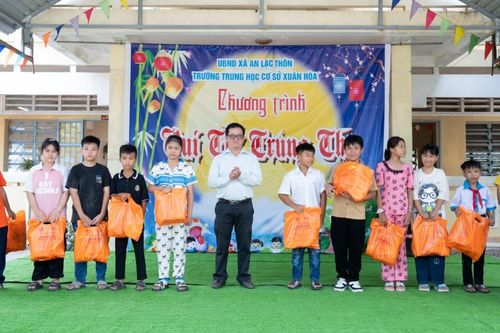 Đoàn Thanh niên PVPGB trao tặng 200 phần quà Trung thu cho thiếu nhi xã An Lạc Thôn (Cần Thơ)