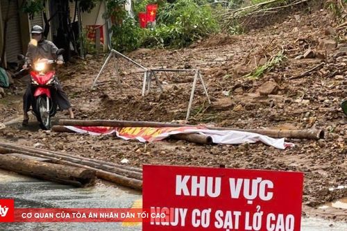 Sạt lở nghiêm trọng vùi lấp nhiều nhà dân