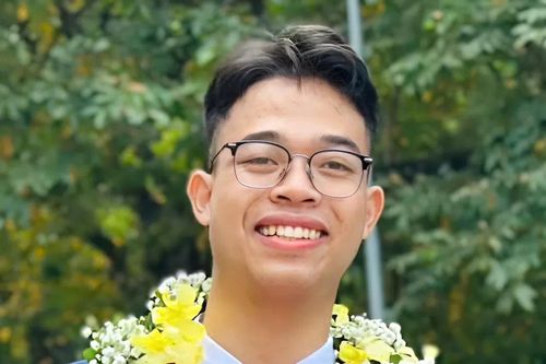 Lời cảm ơn cha mẹ 'chưa học tới lớp 7' của thủ khoa Đại học Bách khoa Hà Nội