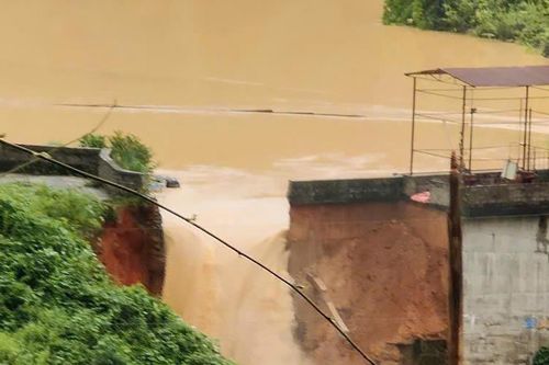 Vỡ đập thủy điện ở Lạng Sơn