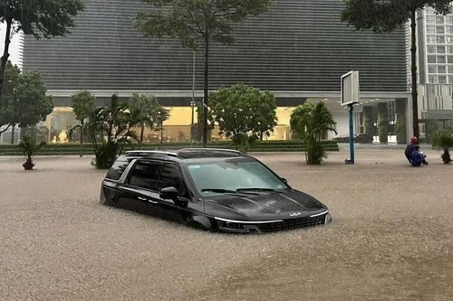 Ô tô ngập nước đến mức nào sẽ bị mất lái, 'nổi lềnh phềnh' giữa đường?