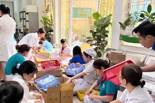 TPHCM khẩn cấp chuyển 10.000 túi thuốc giúp cứu chữa bà con vùng bão