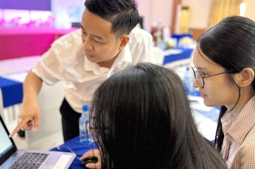 Doanh nghiệp, hộ kinh doanh Tây Ninh học cách khai thác công cụ AI