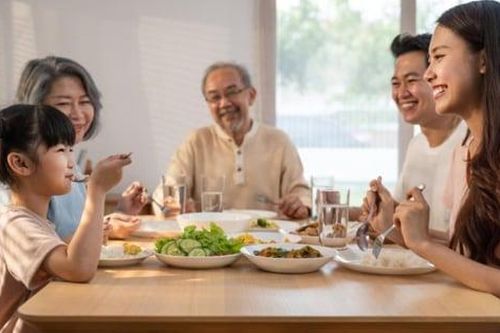 Nhà ngoại - nhà nội: Làm sao để tình thân không 'chia đôi'?
