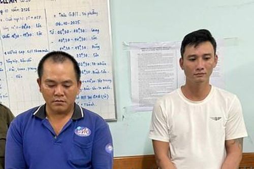 Bắt tạm giam 2 đối tượng về tội 'Sản xuất, buôn bán hàng giả là thực phẩm'
