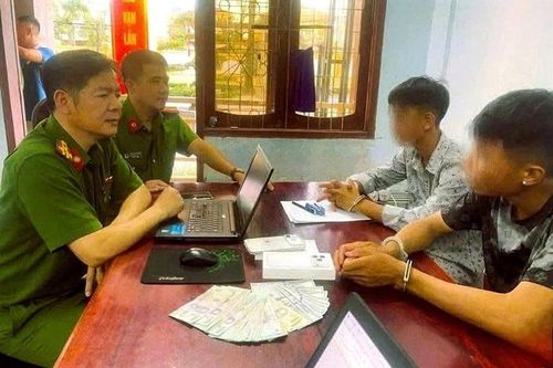 Phê chuẩn khởi tố đối tượng trộm tiền của du khách tắm biển