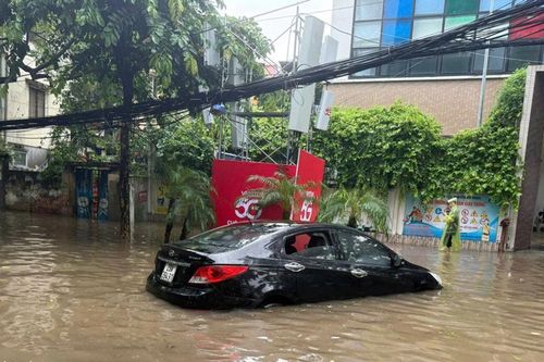 Hà Nội mưa lớn, cảnh báo tuyến đường ngập lụt cao trên địa bàn thành phố