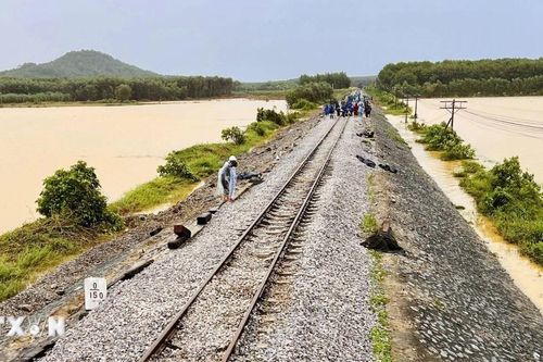 Tuyến đường sắt Hà Nội-Đồng Đăng và Kép-Hạ Long đang bị ảnh hưởng nặng