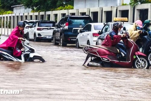 Hà Nội vẫn mưa lớn, các trường chuẩn bị sẵn sàng hai phương án