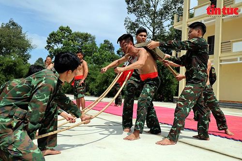 Xem bộ đội Đặc công huấn luyện khắc nghiệt, nâng cao khả năng tác chiến
