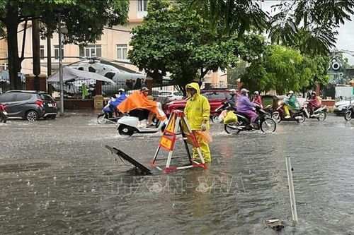 Hà Nội kích hoạt các phương án ứng phó, tập trung tiêu úng tại 90 vị trí ngập nước