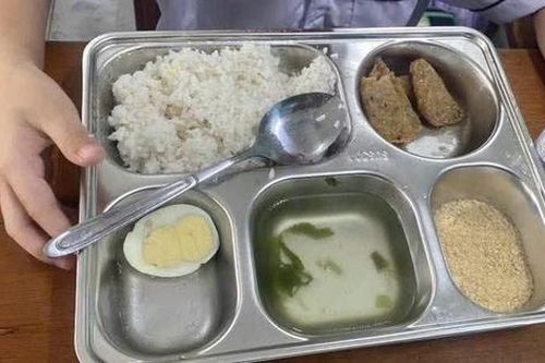 Bữa ăn 25.000 đồng gây xôn xao: Hiệu trưởng lên tiếng xin lỗi