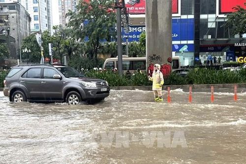Nội thành Hà Nội tiếp tục có mưa rào và dông trong 4 giờ tới
