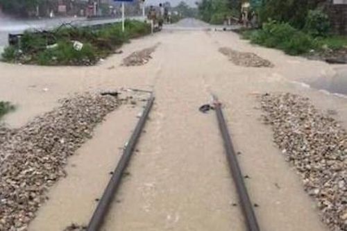 Tuyến đường sắt Hà Nội - Đồng Đăng và Kép - Hạ Long đang bị ảnh hưởng nặng