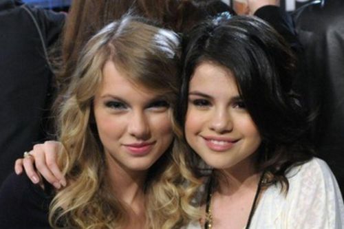 Selena Gomez bất ngờ đăng đàn nhắc tên Taylor Swift