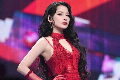 Chuyện gì đang xảy ra với sự nghiệp ca hát từng rực rỡ của Chi Pu?