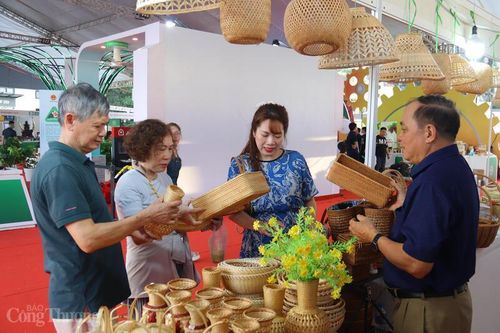 Sản phẩm công nghiệp nông thôn - sức sống mới của làng nghề Việt