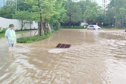 Hà Nội vận hành toàn bộ các trạm bơm lớn để tiêu thoát nước