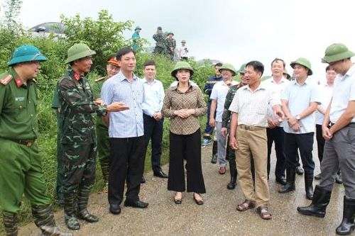 Phó Bí thư Thường trực Tỉnh ủy Nguyễn Thị Hương kiểm tra công tác phòng, chống lụt bão tại một số địa phương