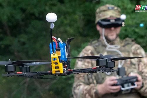 Ukraine tung đòn drone tấn công 14 vùng của Nga