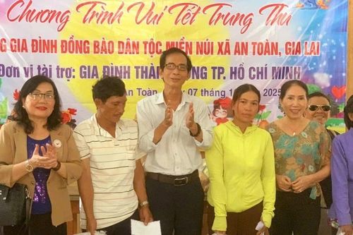 Hội Bảo trợ bệnh nhân nghèo tỉnh Gia Lai trao 560 suất quà cho người dân có hoàn cảnh khó khăn