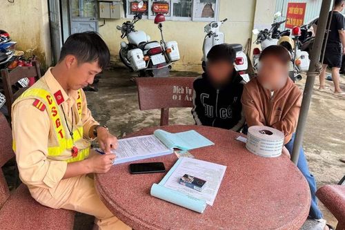 Dẹp nạn 'quái xế' ở bờ kè suối Hội Phú