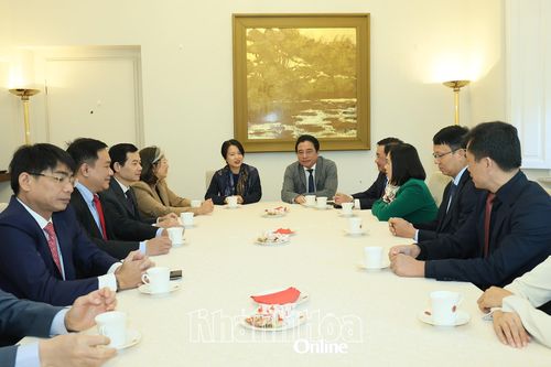 Đoàn công tác tỉnh Khánh Hòa thăm và làm việc với Đại sứ quán Việt Nam tại Italia
