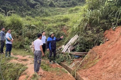 Xã Mường Bo di dời 33 hộ dân trước ảnh hưởng của bão số 11