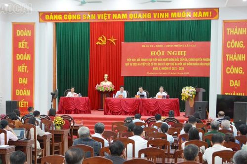 Phường Lào Cai tiếp xúc, đối thoại với người dân